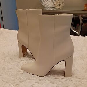 New Steve Madden Allison Elegant Off White Leather Ankle Heeled Boots SZ 10